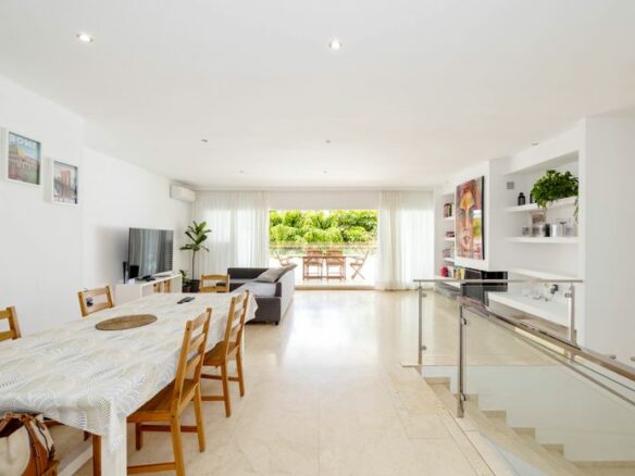 FOR SALE 🏡 380 M2 Duplex Garden Apartment with Reform Potential – Birdie Club, Río Real, Marbella