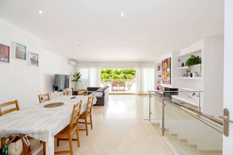 FOR SALE 🏡 380 M2 Duplex Garden Apartment with Reform Potential – Birdie Club, Río Real, Marbella