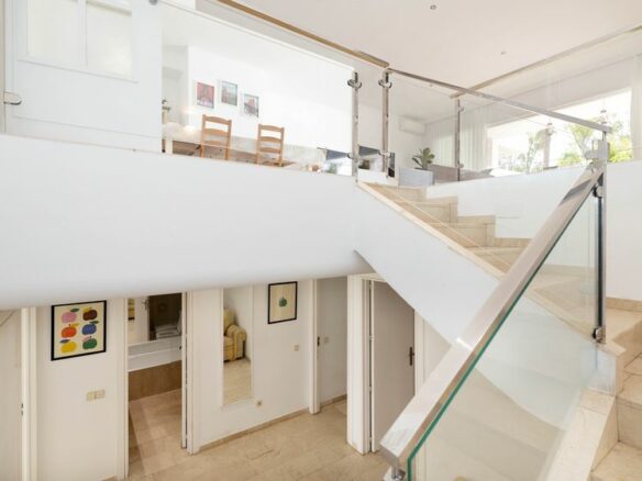 FOR SALE 🏡 380 M2 Duplex Garden Apartment with Reform Potential – Birdie Club, Río Real, Marbella
