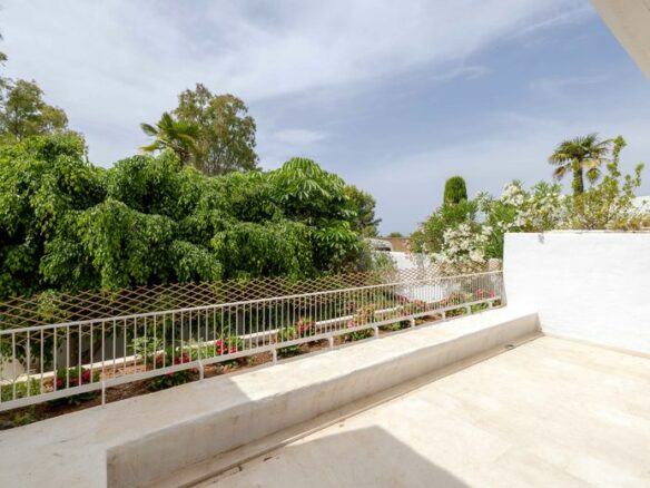 FOR SALE 🏡 380 M2 Duplex Garden Apartment with Reform Potential – Birdie Club, Río Real, Marbella
