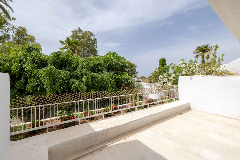 FOR SALE 🏡 380 M2 Duplex Garden Apartment with Reform Potential – Birdie Club, Río Real, Marbella