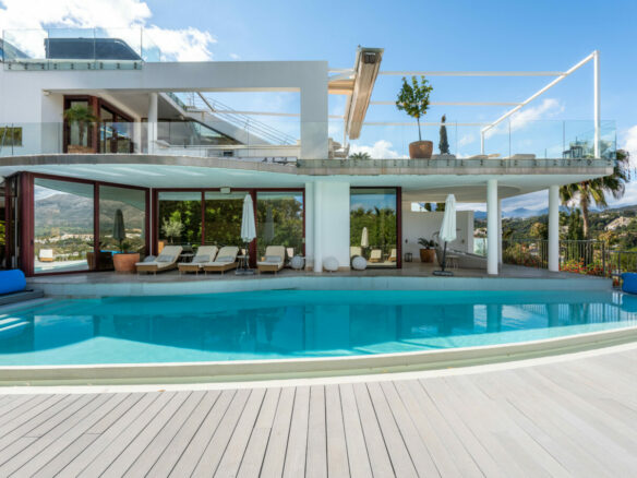 FOR SALE 🌟 🏡 Contemporary Luxury Villa with Heated Infinity Pool & Rooftop Lounge 🇪🇸 Nueva Andalucía, Marbella 🇪🇸