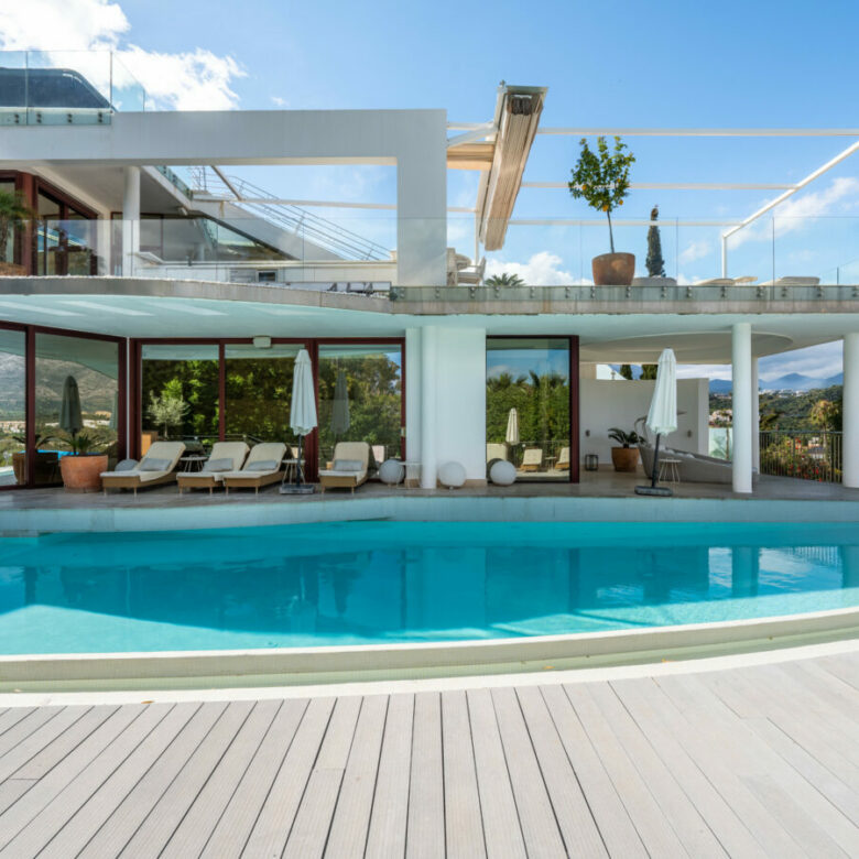 FOR SALE 🌟 🏡 Contemporary Luxury Villa with Heated Infinity Pool & Rooftop Lounge 🇪🇸 Nueva Andalucía, Marbella 🇪🇸