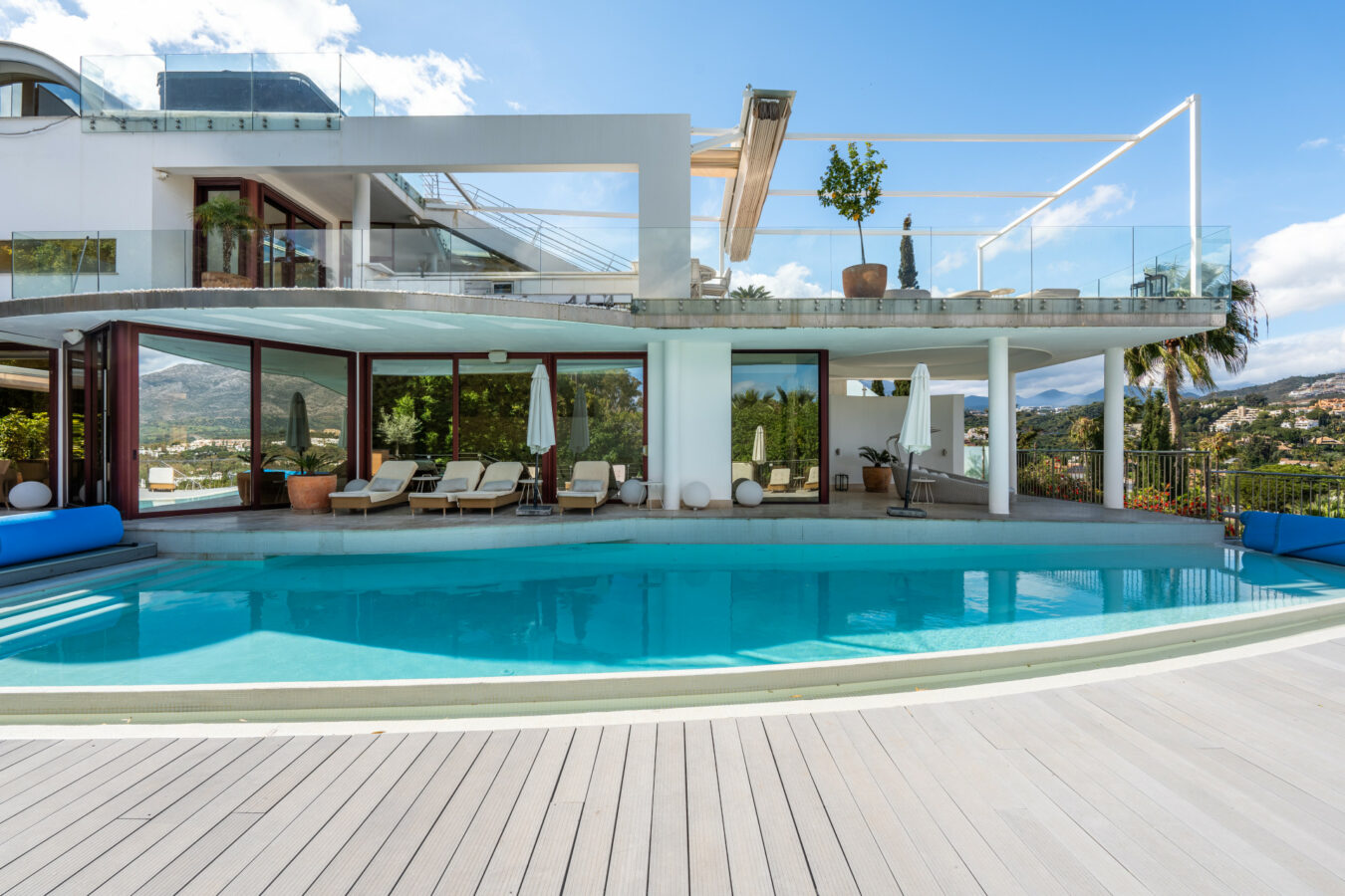 c4eecd1d-71b2-447c-b2ca-26b9b6bf1c9e FOR SALE 🌟 🏡 Contemporary Luxury Villa with Heated Infinity Pool & Rooftop Lounge 🇪🇸 Nueva Andalucía, Marbella 🇪🇸