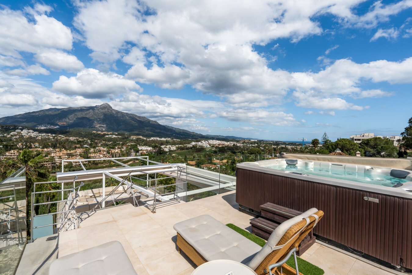 c5129799-9cb5-4786-becf-edb6af84286c FOR SALE 🌟 🏡 Contemporary Luxury Villa with Heated Infinity Pool & Rooftop Lounge 🇪🇸 Nueva Andalucía, Marbella 🇪🇸