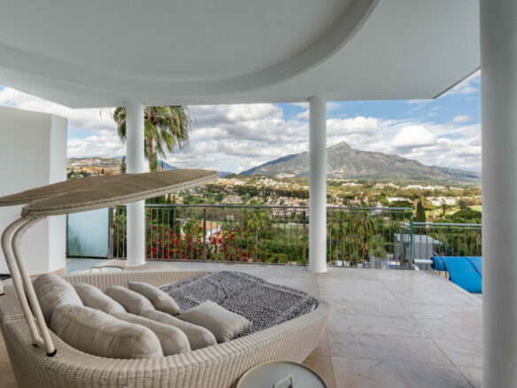 FOR SALE 🌟 🏡 Contemporary Luxury Villa with Heated Infinity Pool & Rooftop Lounge 🇪🇸 Nueva Andalucía, Marbella 🇪🇸