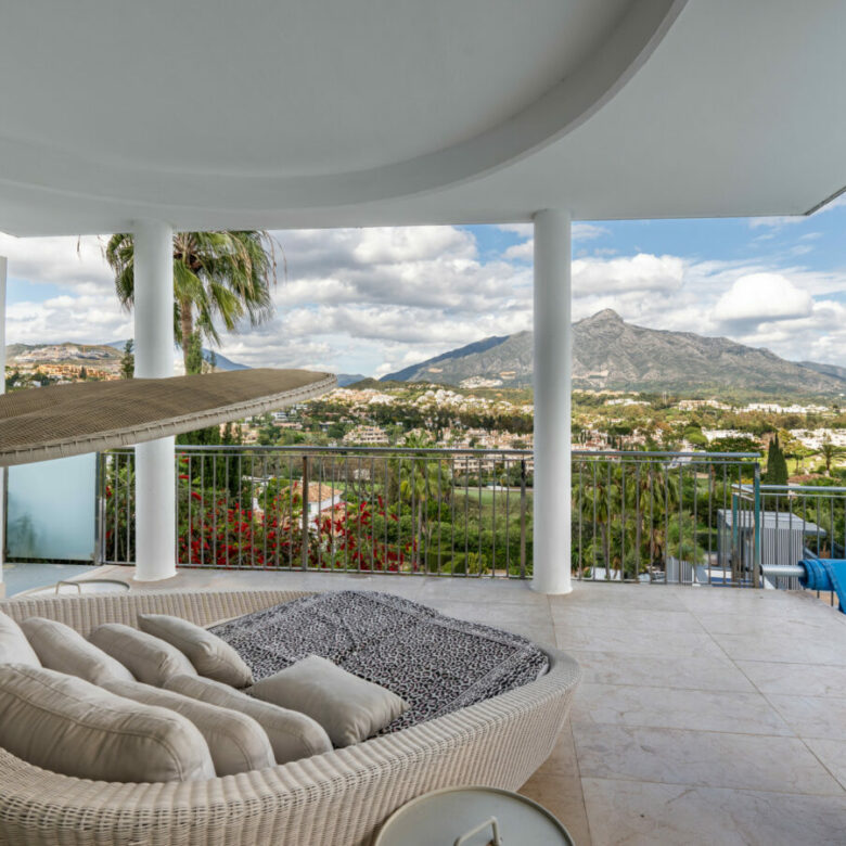 FOR SALE 🌟 🏡 Contemporary Luxury Villa with Heated Infinity Pool & Rooftop Lounge 🇪🇸 Nueva Andalucía, Marbella 🇪🇸