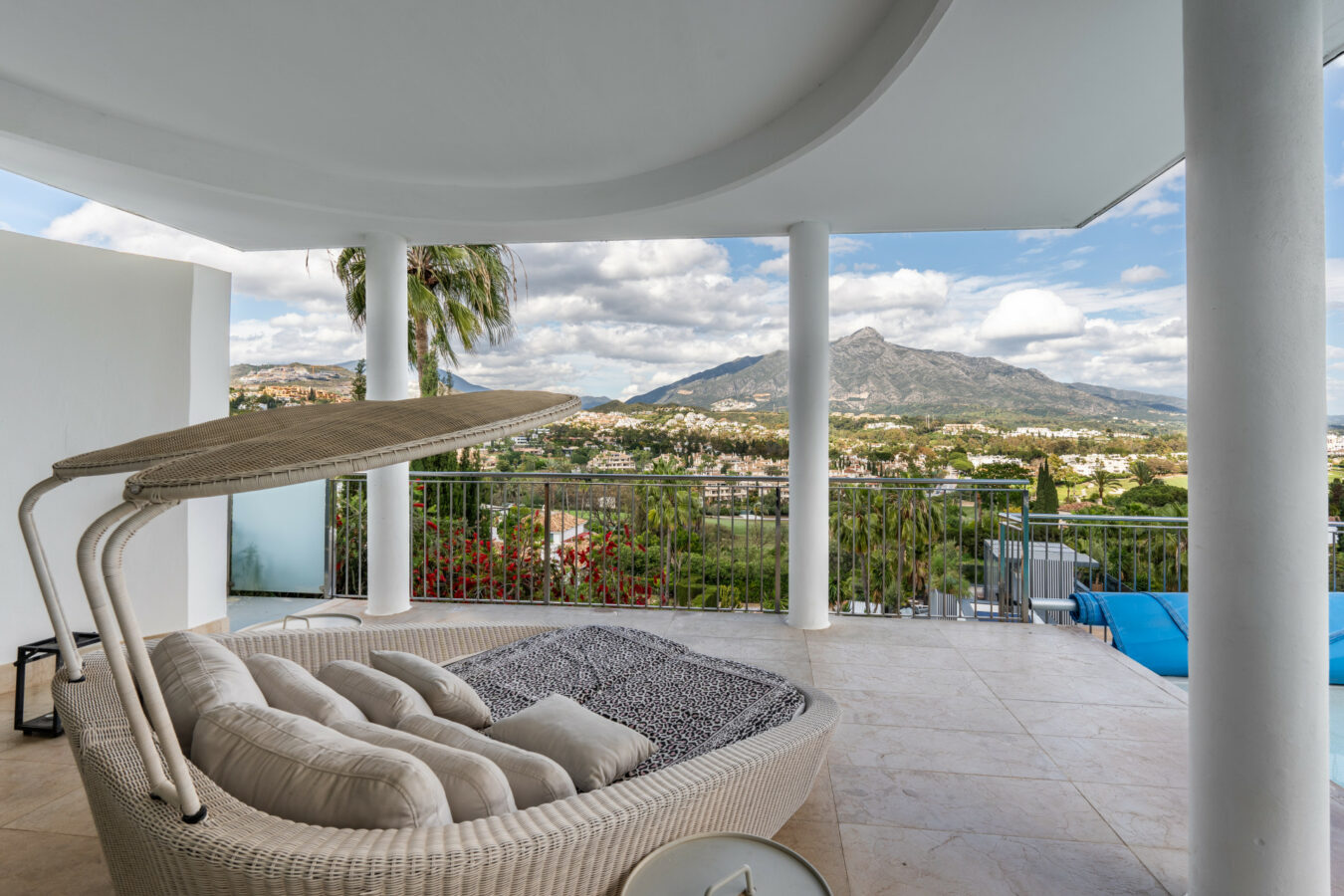 c7ac72a8-a30f-43b6-9867-f0ebc40f9a0f FOR SALE 🌟 🏡 Contemporary Luxury Villa with Heated Infinity Pool & Rooftop Lounge 🇪🇸 Nueva Andalucía, Marbella 🇪🇸