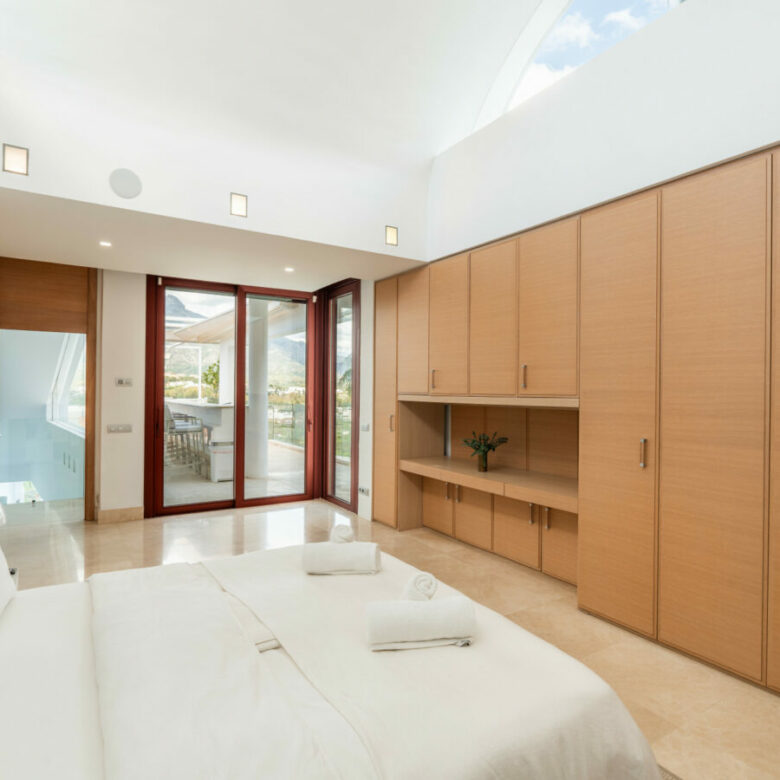 FOR SALE 🌟 🏡 Contemporary Luxury Villa with Heated Infinity Pool & Rooftop Lounge 🇪🇸 Nueva Andalucía, Marbella 🇪🇸