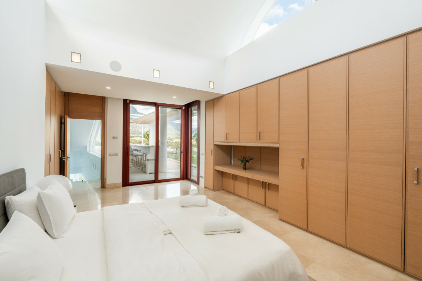 c91dfa18-668c-4f4f-a9c7-d84335a41721 FOR SALE 🌟 🏡 Contemporary Luxury Villa with Heated Infinity Pool & Rooftop Lounge 🇪🇸 Nueva Andalucía, Marbella 🇪🇸