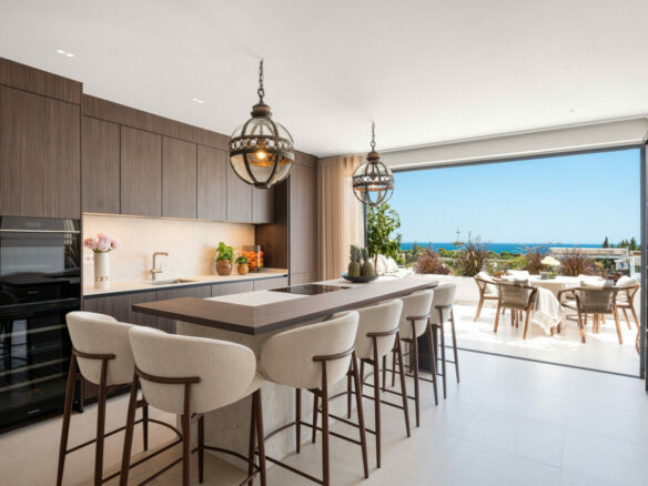 FOR SALE 🏡 Renovated Apartment with Sea Views – Coto Real, Golden Mile, Marbella