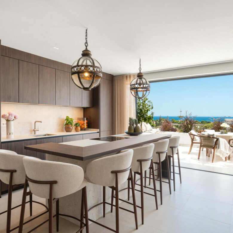 FOR SALE 🏡 Renovated Apartment with Sea Views – Coto Real, Golden Mile, Marbella