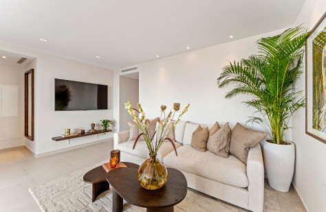 FOR SALE 🏡 Renovated Apartment with Sea Views – Coto Real, Golden Mile, Marbella