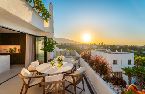 FOR SALE 🏡 Renovated Apartment with Sea Views – Coto Real, Golden Mile, Marbella