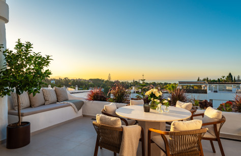 FOR SALE 🏡 Renovated Apartment with Sea Views – Coto Real, Golden Mile, Marbella