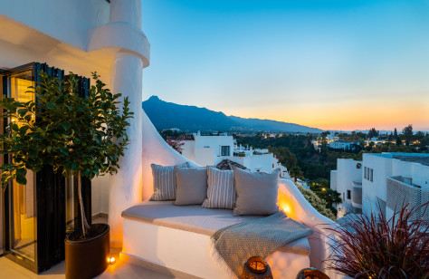 FOR SALE 🏡 Renovated Apartment with Sea Views – Coto Real, Golden Mile, Marbella