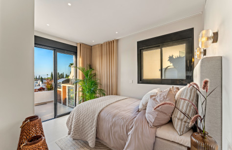 FOR SALE 🏡 Renovated Apartment with Sea Views – Coto Real, Golden Mile, Marbella