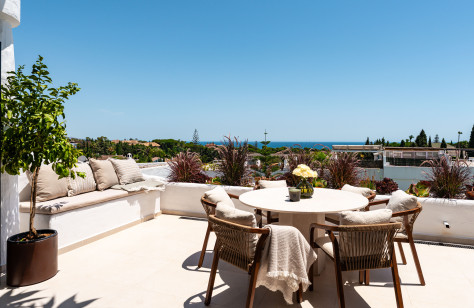FOR SALE 🏡 Renovated Apartment with Sea Views – Coto Real, Golden Mile, Marbella