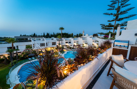 FOR SALE 🏡 Renovated Apartment with Sea Views – Coto Real, Golden Mile, Marbella
