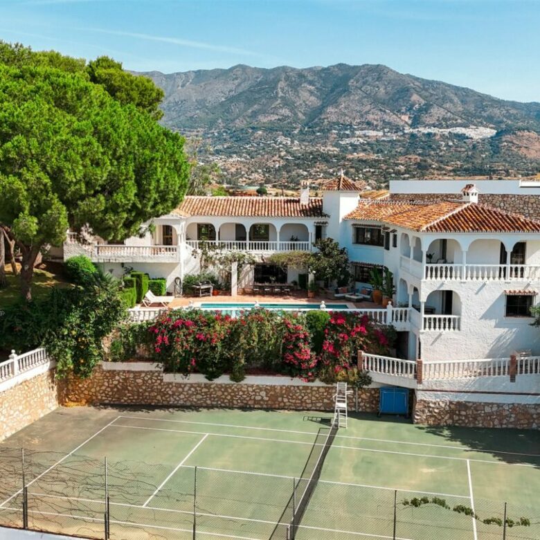 FOR SALE 🏡 Charming Family Villa with Sea Views – Sierrezuela, Mijas