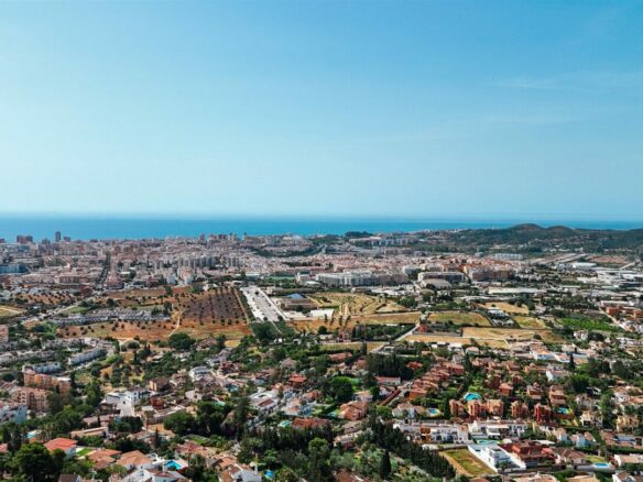 FOR SALE 🏡 Charming Family Villa with Sea Views – Sierrezuela, Mijas