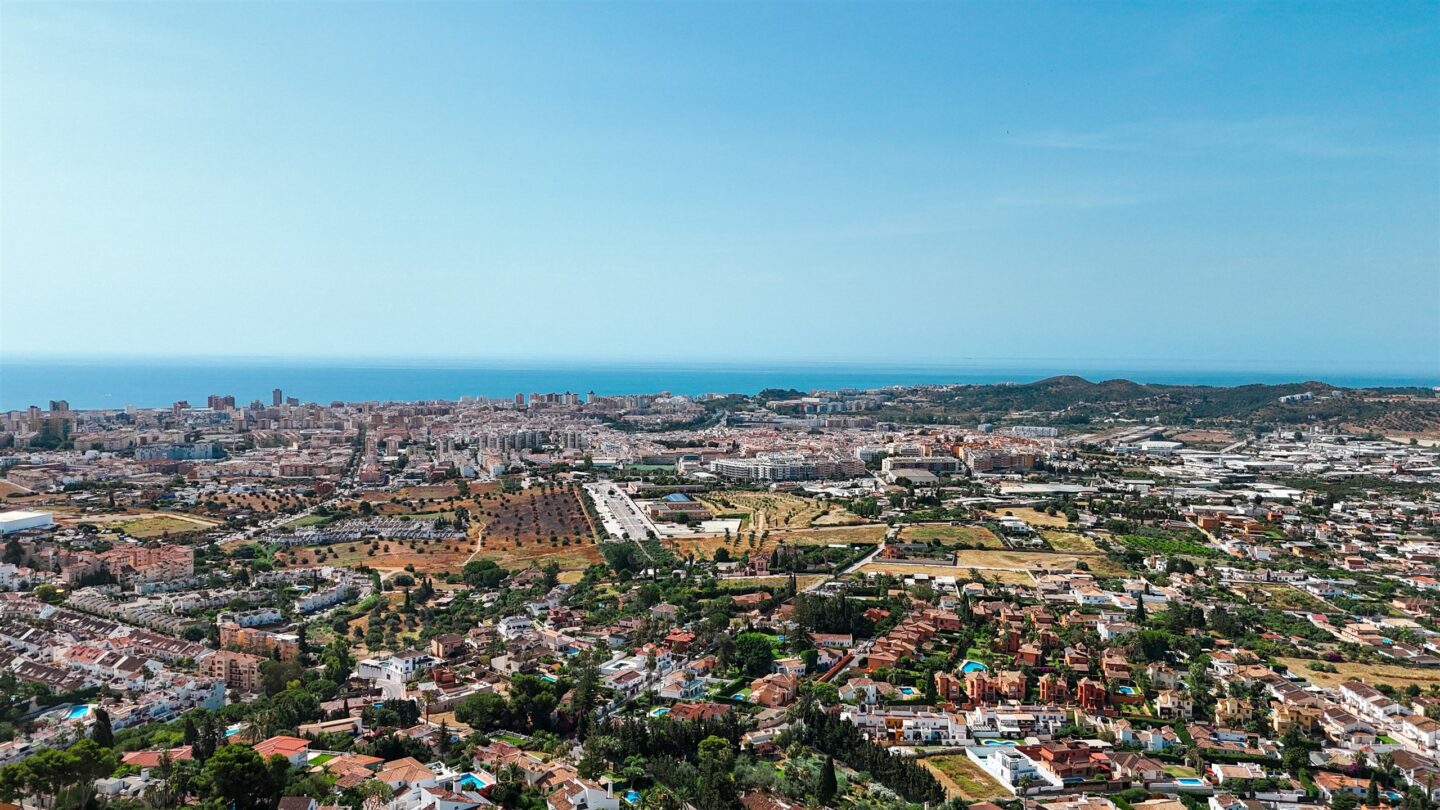 FOR SALE 🏡 Charming Family Villa with Sea Views – Sierrezuela, Mijas