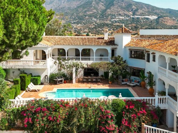 FOR SALE 🏡 Charming Family Villa with Sea Views – Sierrezuela, Mijas