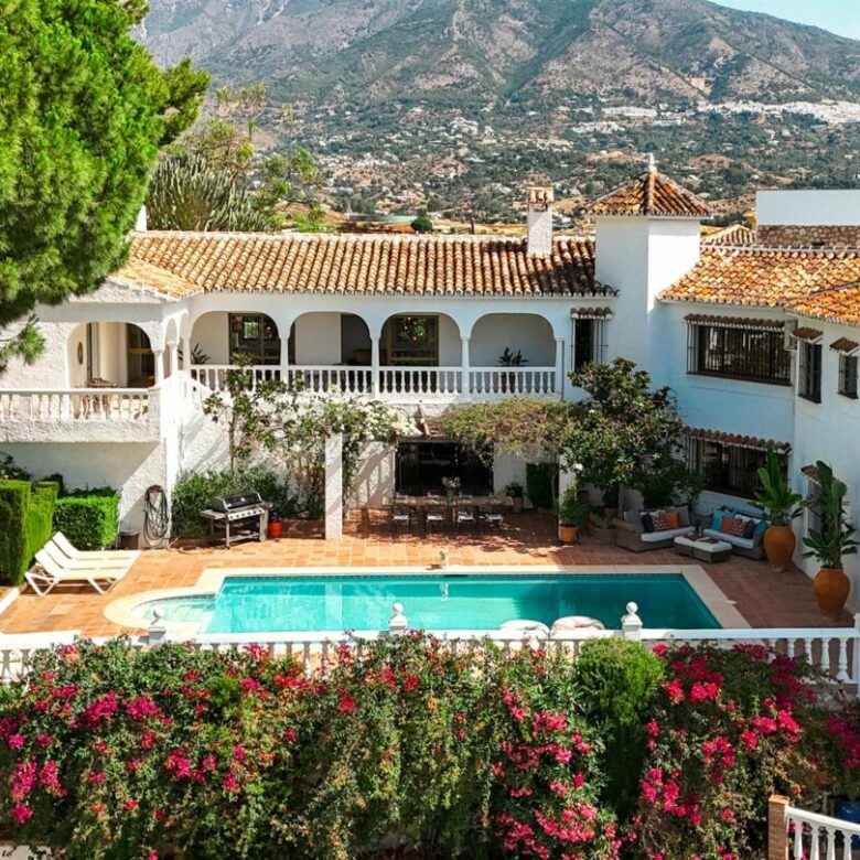 FOR SALE 🏡 Charming Family Villa with Sea Views – Sierrezuela, Mijas