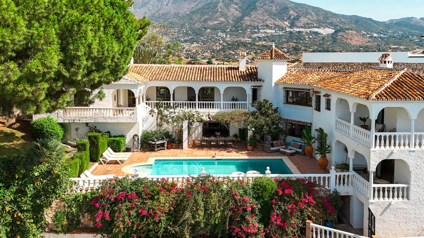 FOR SALE 🏡 Charming Family Villa with Sea Views – Sierrezuela, Mijas