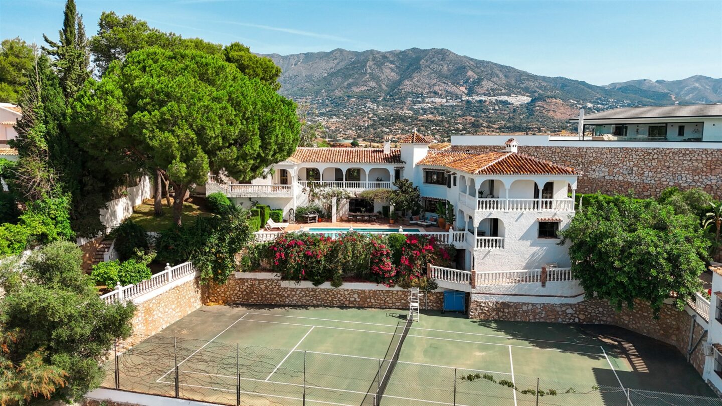 FOR SALE 🏡 Charming Family Villa with Sea Views – Sierrezuela, Mijas