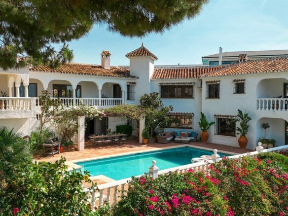 FOR SALE 🏡 Charming Family Villa with Sea Views – Sierrezuela, Mijas