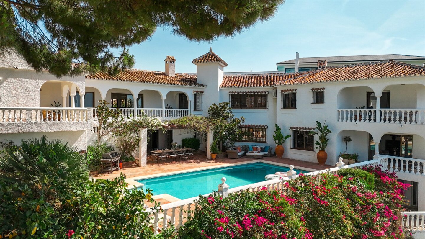 FOR SALE 🏡 Charming Family Villa with Sea Views – Sierrezuela, Mijas