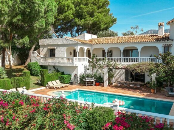 FOR SALE 🏡 Charming Family Villa with Sea Views – Sierrezuela, Mijas