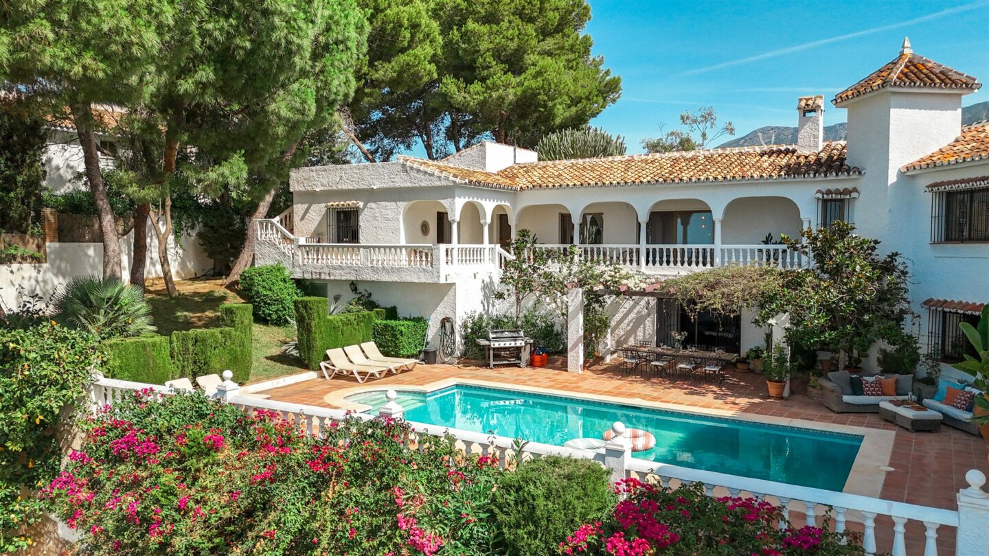 FOR SALE 🏡 Charming Family Villa with Sea Views – Sierrezuela, Mijas
