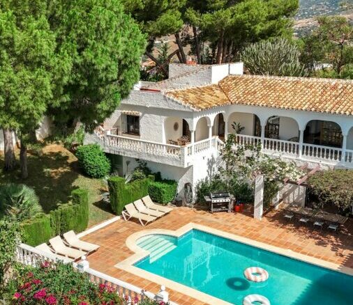 FOR SALE 🏡 Charming Family Villa with Sea Views – Sierrezuela, Mijas