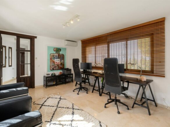 FOR SALE 🏡 Charming Family Villa with Sea Views – Sierrezuela, Mijas