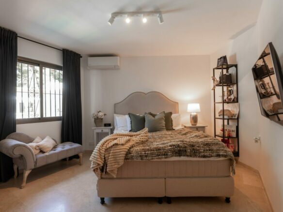 FOR SALE 🏡 Charming Family Villa with Sea Views – Sierrezuela, Mijas