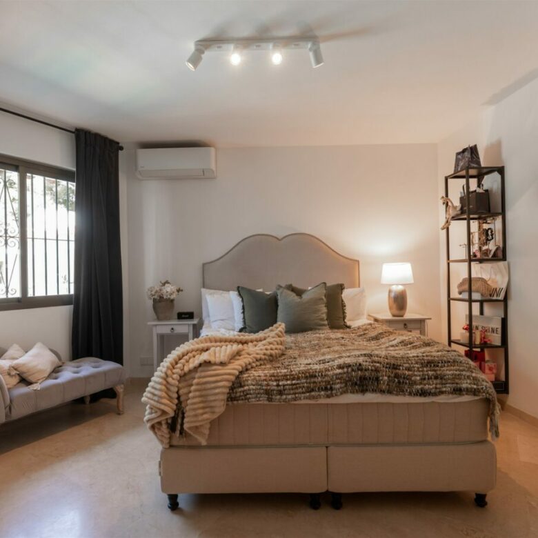 FOR SALE 🏡 Charming Family Villa with Sea Views – Sierrezuela, Mijas