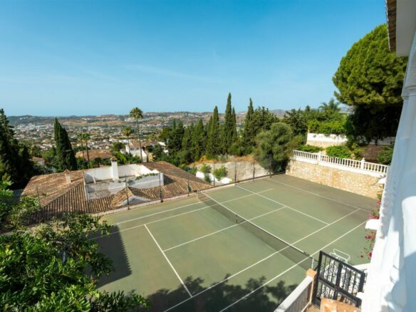 FOR SALE 🏡 Charming Family Villa with Sea Views – Sierrezuela, Mijas