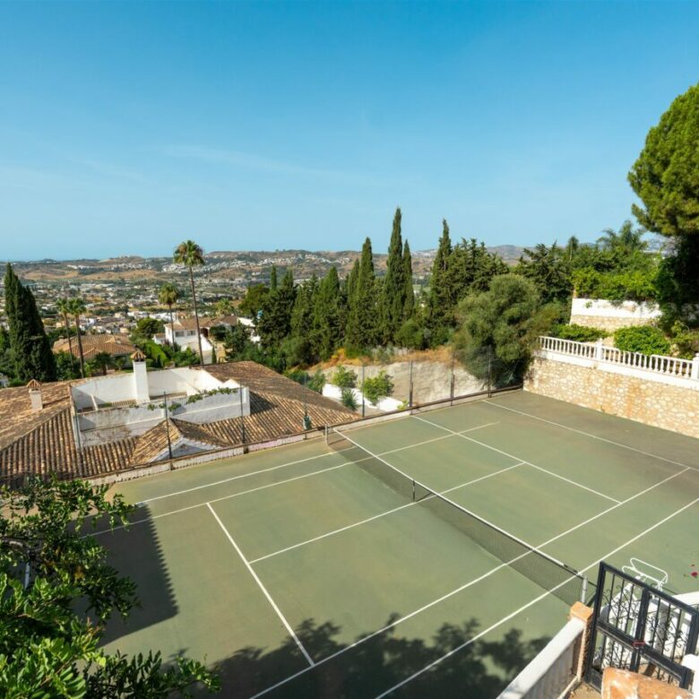 FOR SALE 🏡 Charming Family Villa with Sea Views – Sierrezuela, Mijas