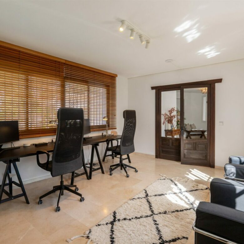FOR SALE 🏡 Charming Family Villa with Sea Views – Sierrezuela, Mijas