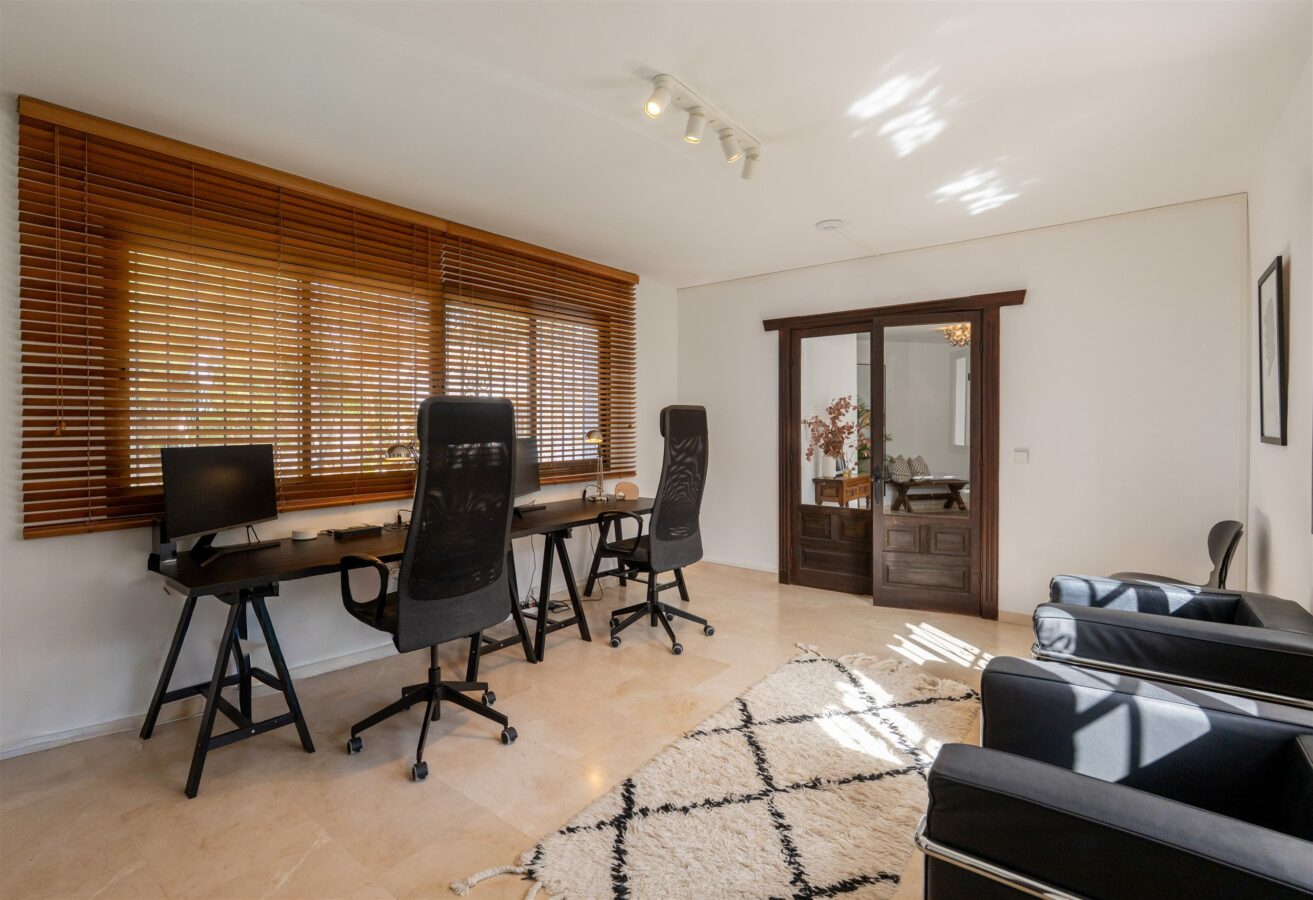 FOR SALE 🏡 Charming Family Villa with Sea Views – Sierrezuela, Mijas
