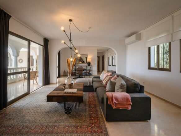 FOR SALE 🏡 Charming Family Villa with Sea Views – Sierrezuela, Mijas