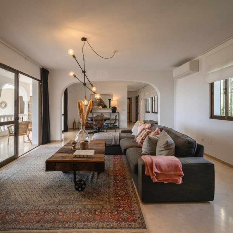 FOR SALE 🏡 Charming Family Villa with Sea Views – Sierrezuela, Mijas