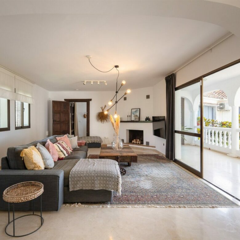 FOR SALE 🏡 Charming Family Villa with Sea Views – Sierrezuela, Mijas