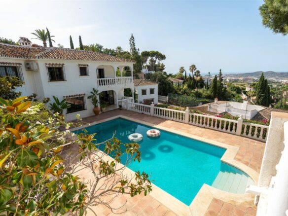 FOR SALE 🏡 Charming Family Villa with Sea Views – Sierrezuela, Mijas