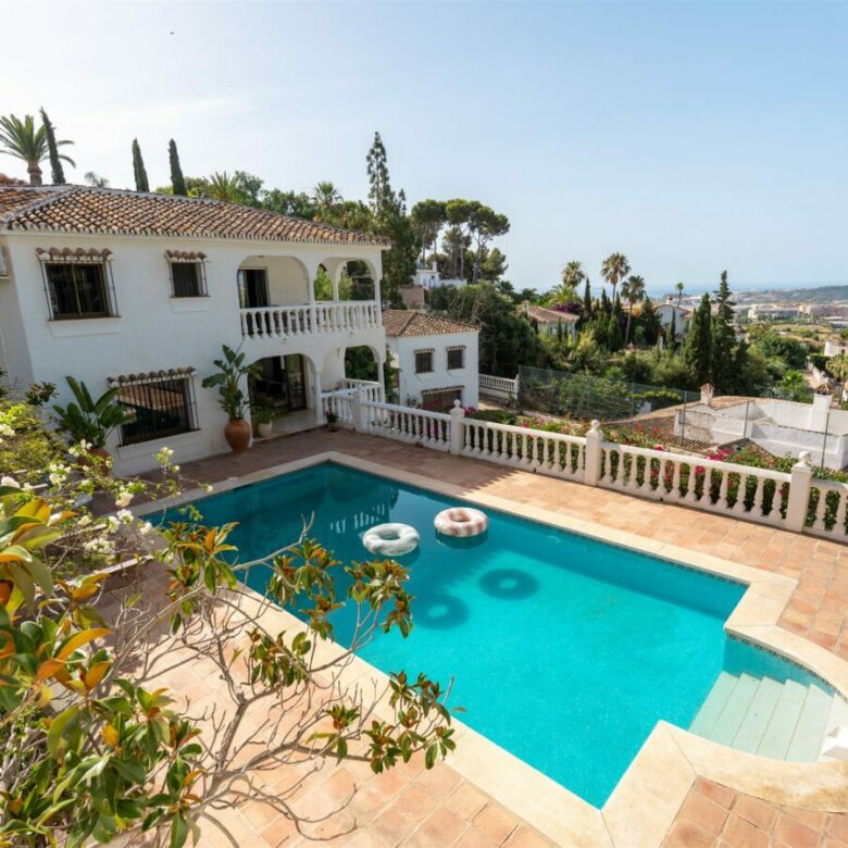 FOR SALE 🏡 Charming Family Villa with Sea Views – Sierrezuela, Mijas