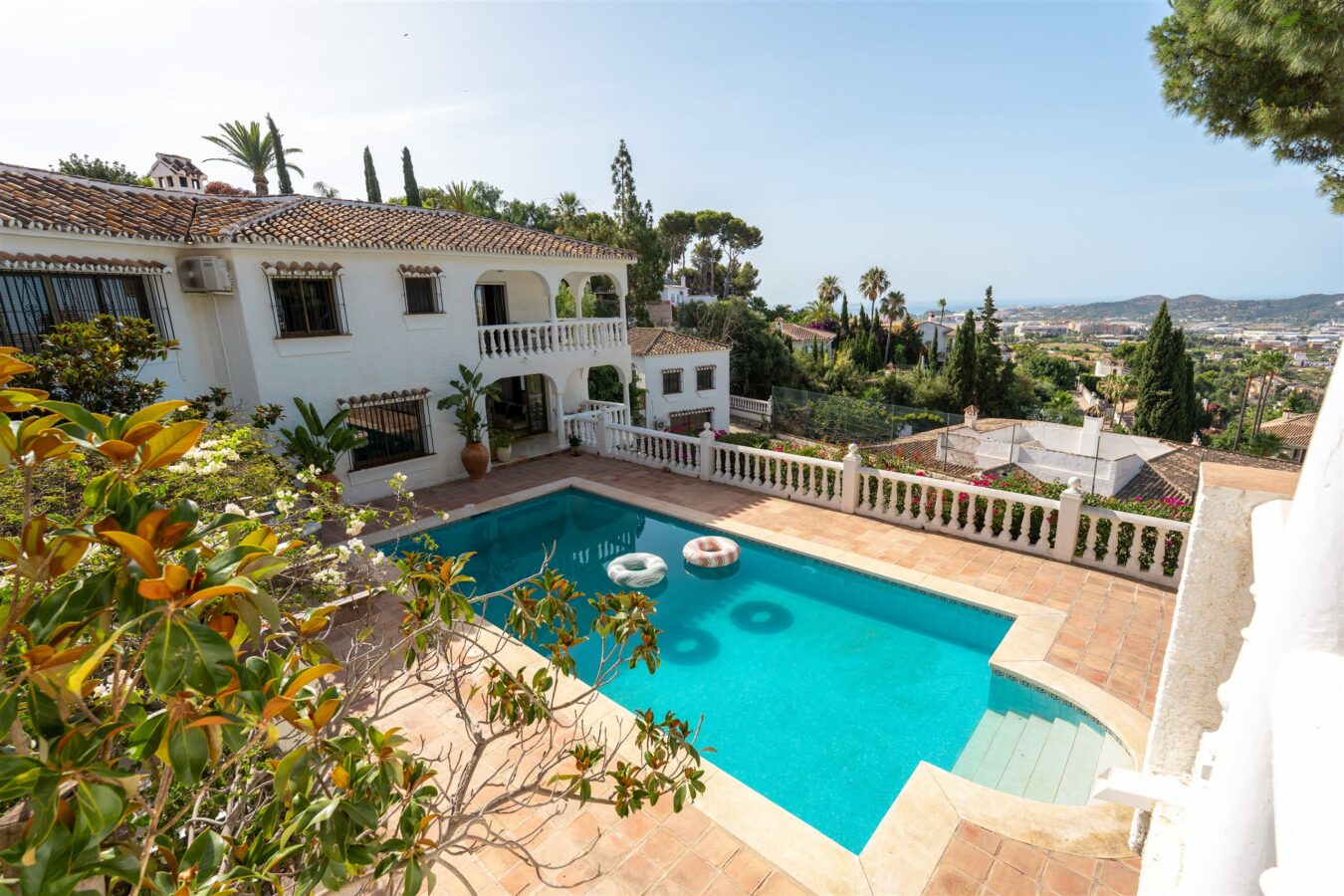 FOR SALE 🏡 Charming Family Villa with Sea Views – Sierrezuela, Mijas