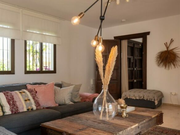 FOR SALE 🏡 Charming Family Villa with Sea Views – Sierrezuela, Mijas