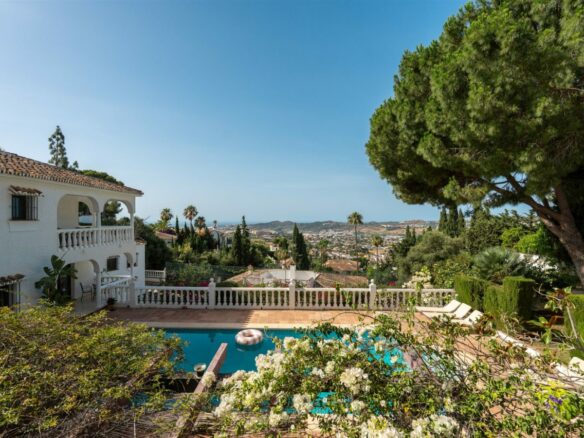 FOR SALE 🏡 Charming Family Villa with Sea Views – Sierrezuela, Mijas